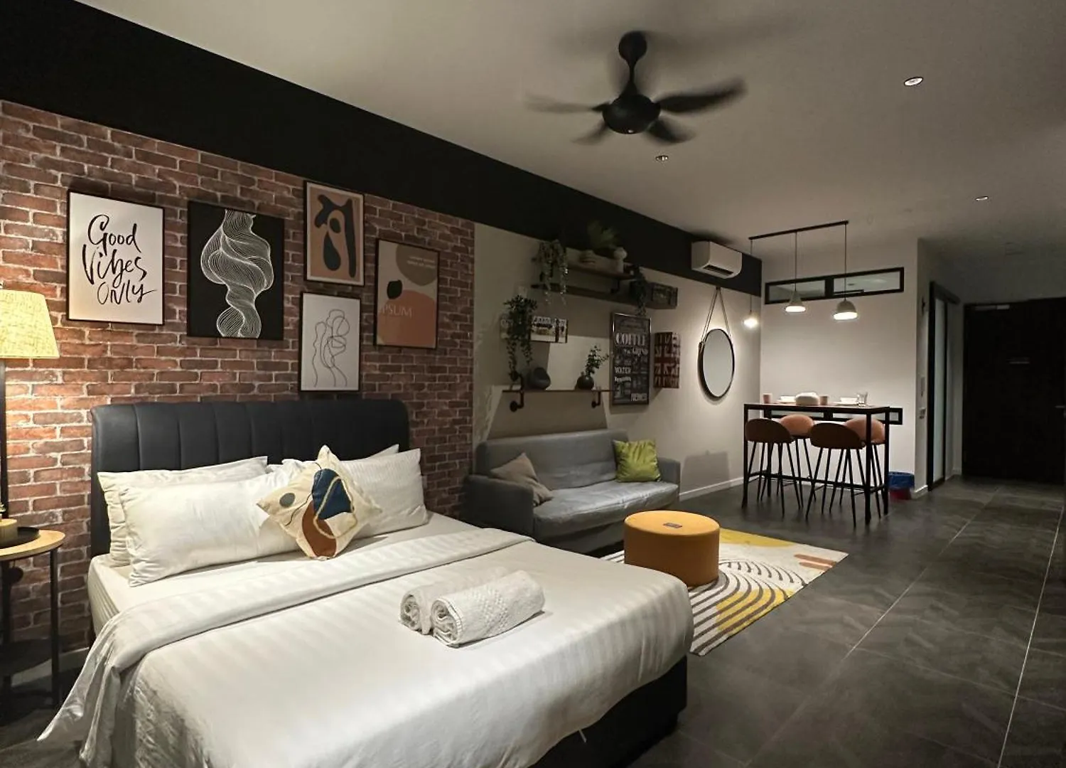 Scarletz Suites Klcc By Cozy Escape 쿠알라룸푸르 말레이시아